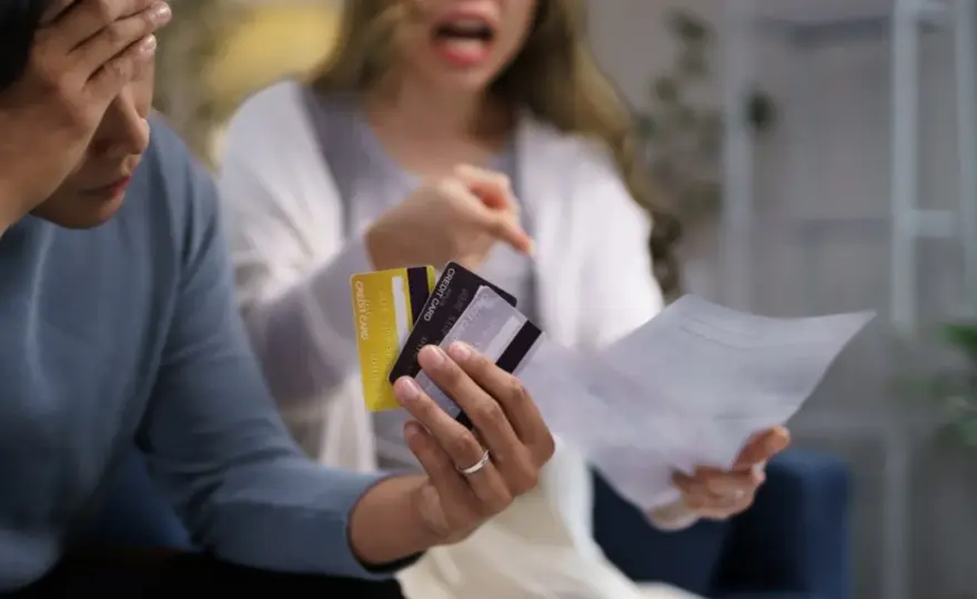 Mąż daje żonie pieniądze? Jak zarządzać finansami w małżeństwie