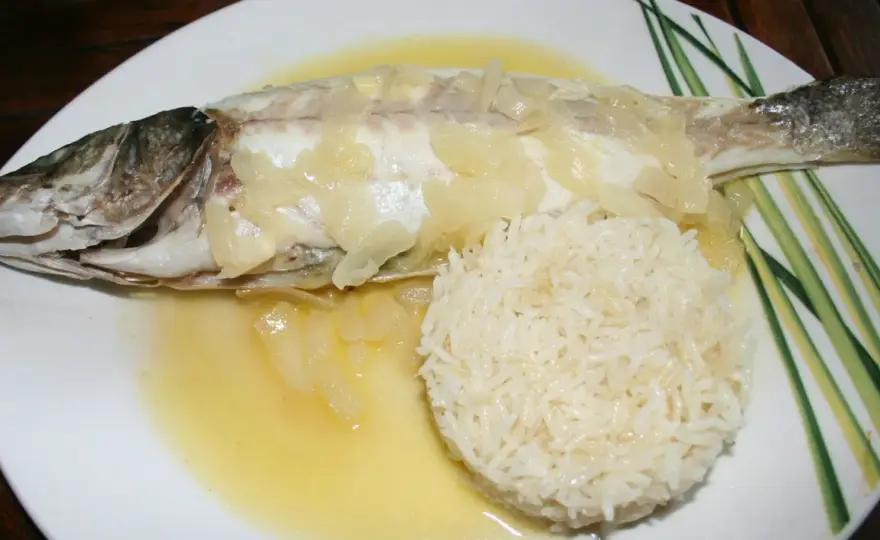 Loup au four vin blanc - Le secret d'un poisson moelleux