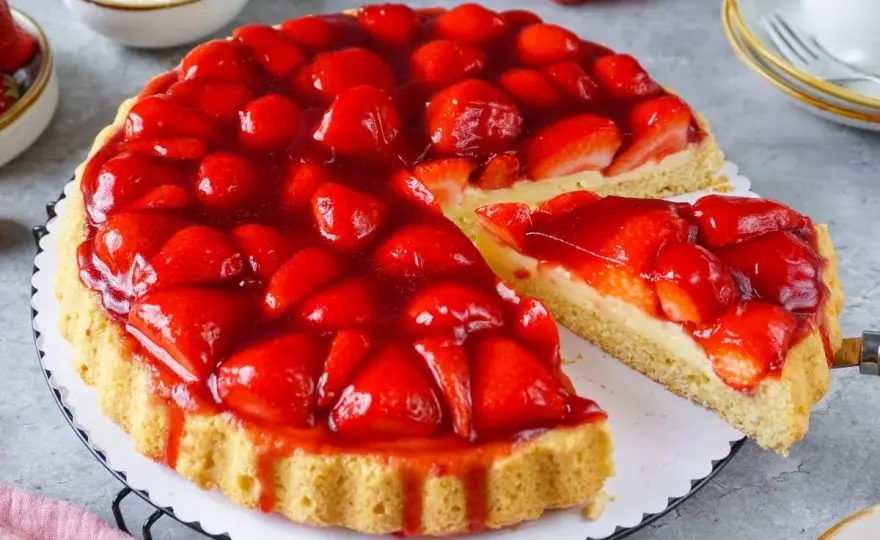 Erdbeerkuchen backen - So gelingt er perfekt und bleibt stabil