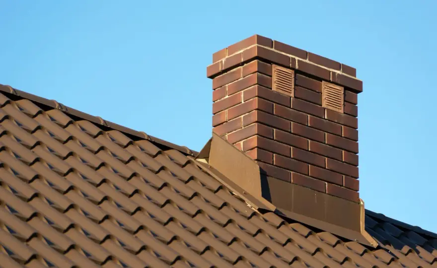 Komin zewnętrzny ceramiczny: przewodnik, koszty, montaż i przepisy