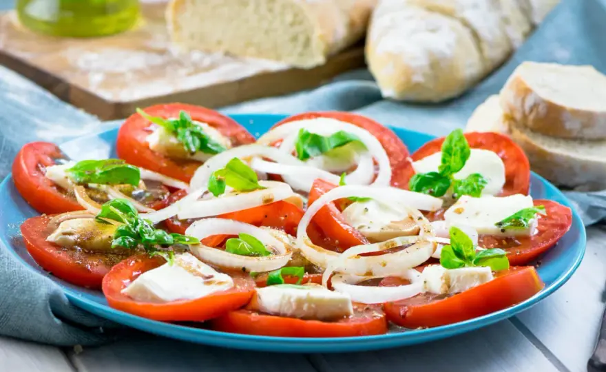Tomaten-Mozzarella-Salat Dressing - So wird es nie wieder wässrig