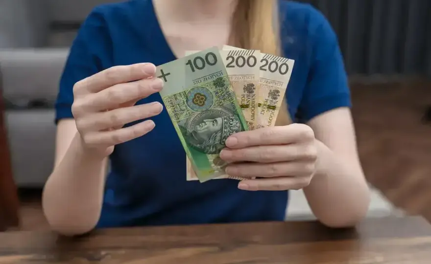 Świadczenie rodzicielskie 1000 zł - kto je dostanie i na jak długo?