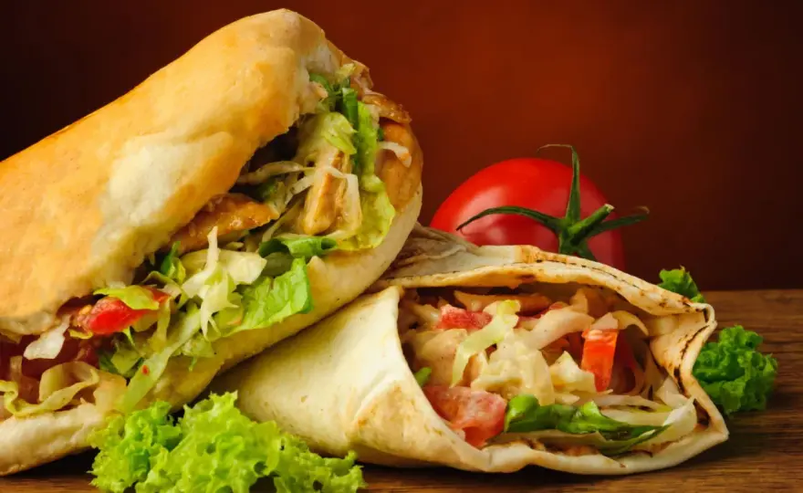 Ile kalorii ma kebab? Odkryj, jak zmniejszyć kaloryczność dania