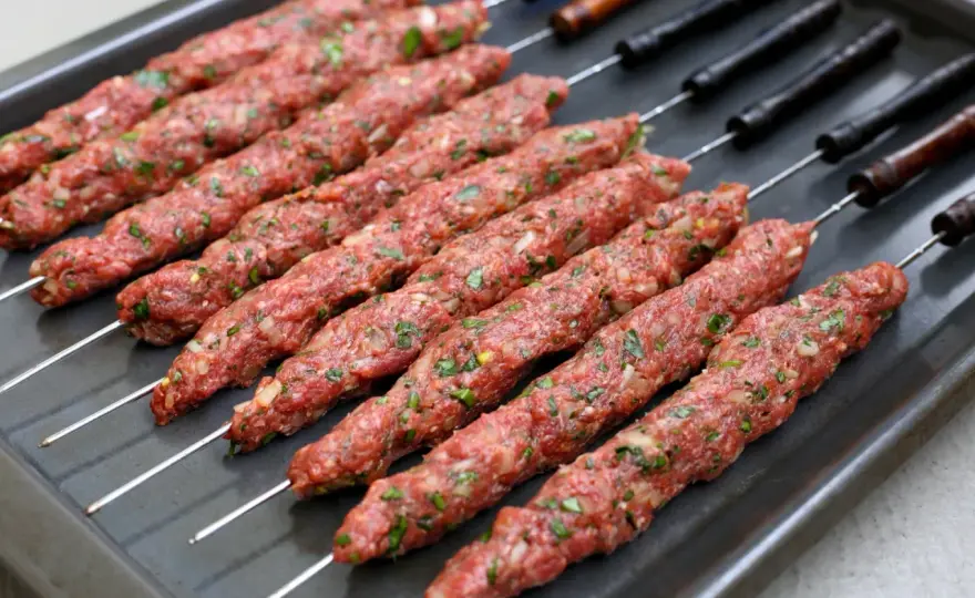 Irakisk kebab – så lyckas du med saftiga spett hemma