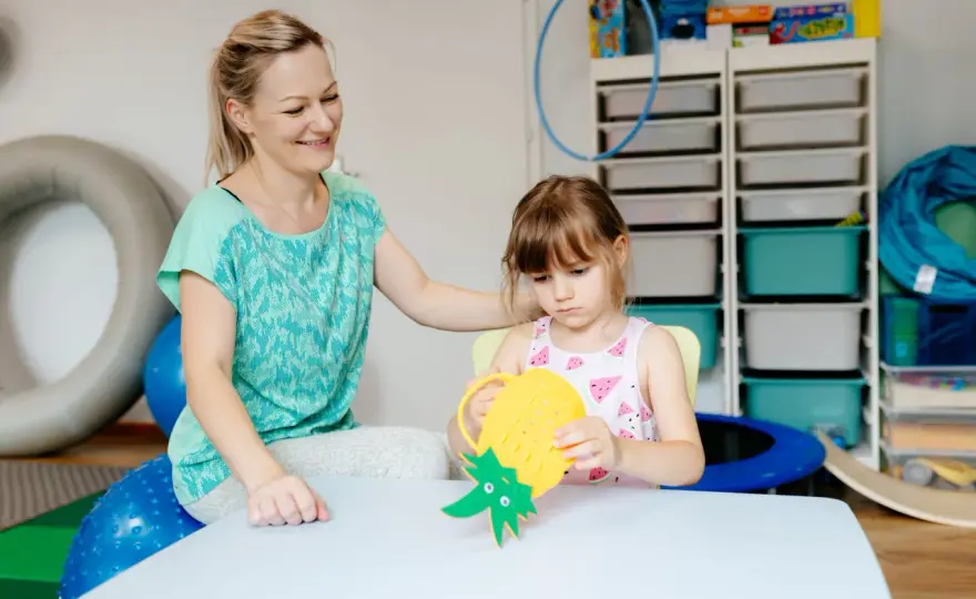 Terapia SI: Szczoteczki sensoryczne jak masować dziecko w domu?