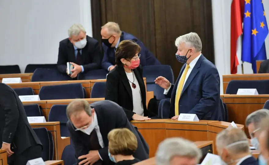 Dwie "Piątki Kaczyńskiego": Jak je rozróżnić? Pełne wyjaśnienie