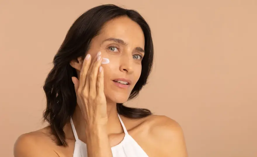 Peau sèche du visage - routine, soins et erreurs à éviter