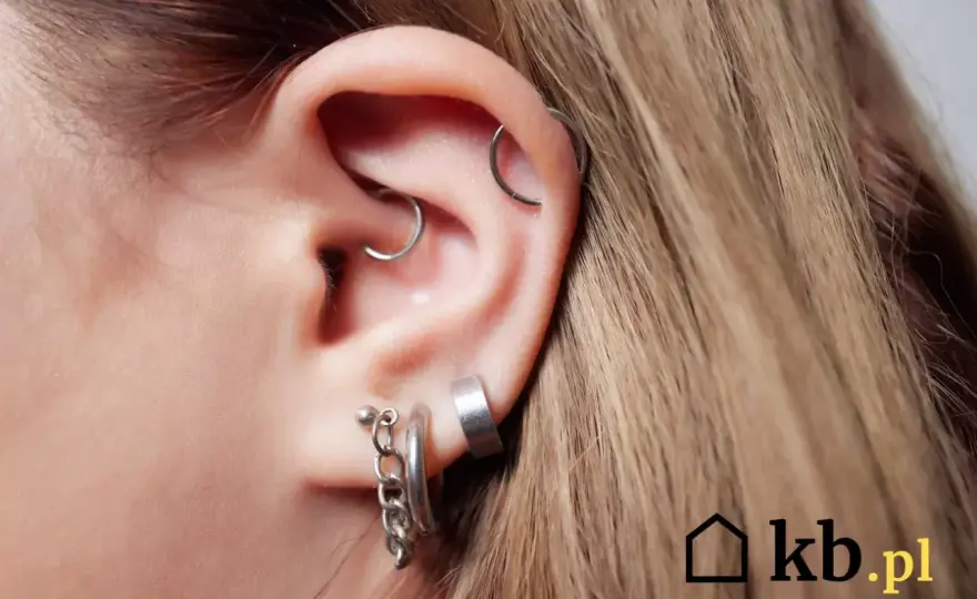 Koszt przekłucia brwi: Od 120 zł? Poznaj wszystkie wydatki!