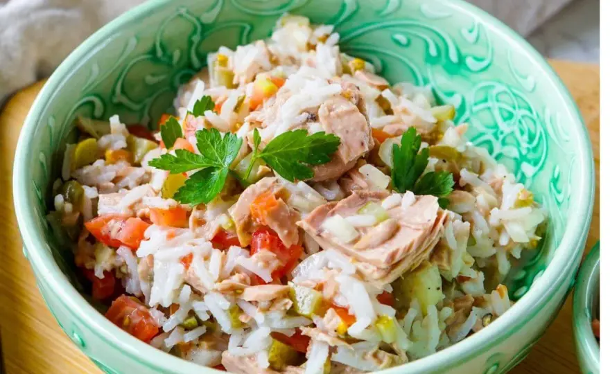 Reissalat mit Thunfisch - So gelingt er locker & frisch