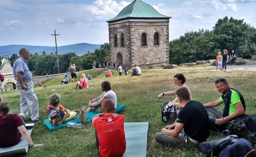 Święty Krzyż - trasy, czasy przejścia i koszty wycieczki