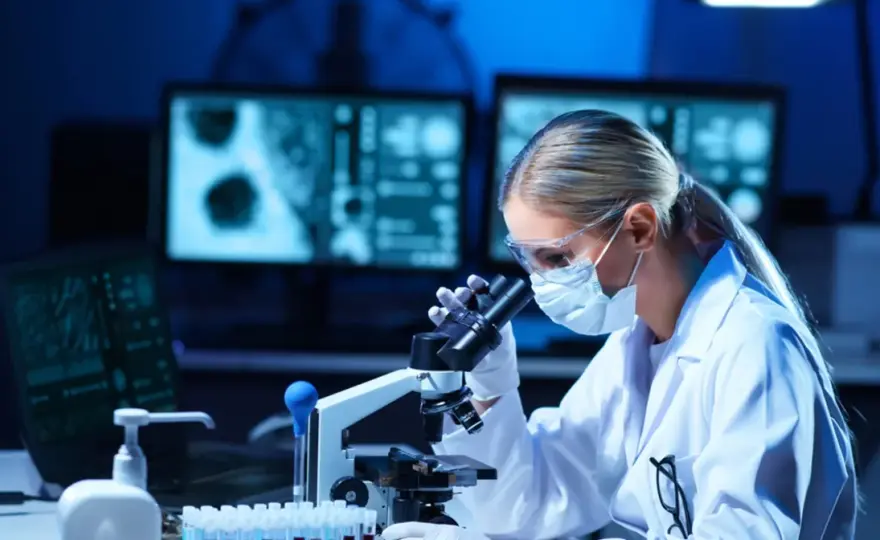 Diagnosta laboratoryjny - Jak zacząć karierę i ile można zarobić?