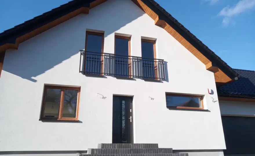Antracytowy dach i okna winchester: Inspiracje i porady
