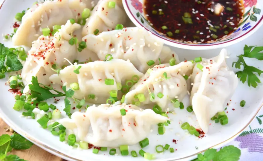 Gyoza - Jak zrobić idealne japońskie pierożki z chrupiącym spodem?