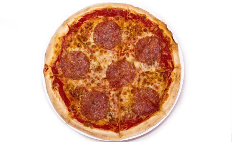 Jakie salami na pizzę? Odkryj najlepsze smaki i połączenia
