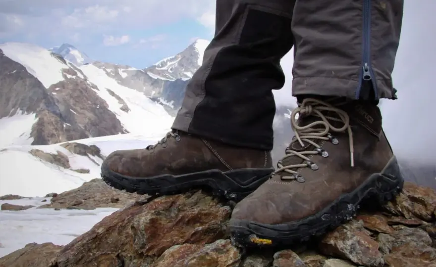 Buty trekkingowe - co to znaczy? Wybierz idealne na szlak!
