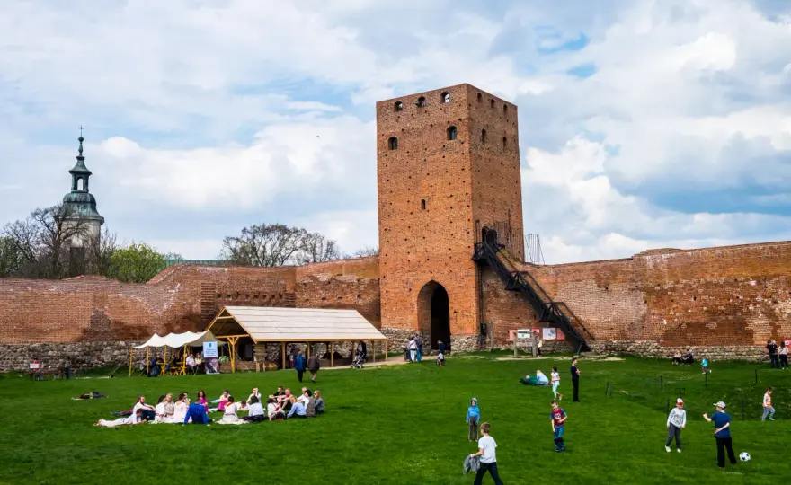 Co zwiedzić w okolicach Warszawy? Gotowy plan na weekend!