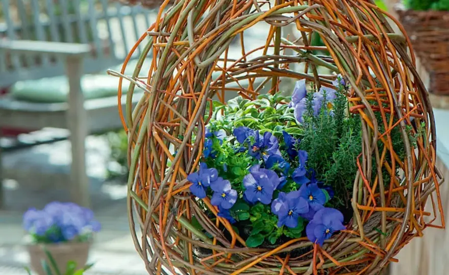 Blumenampel selber machen - Einfach & sicher aufhängen
