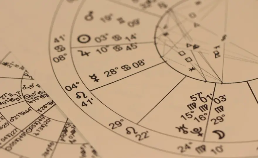 Znaki zodiaku listopad - Skorpion czy Strzelec? Poznaj daty i cechy