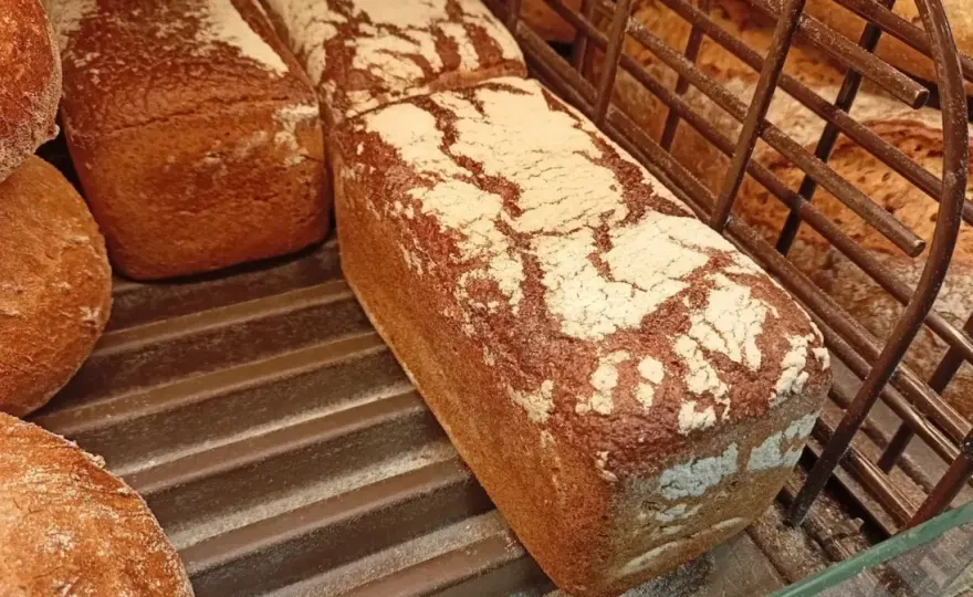 Ceny chleba w Biedronce: ile kosztuje i jak oszczędzać?