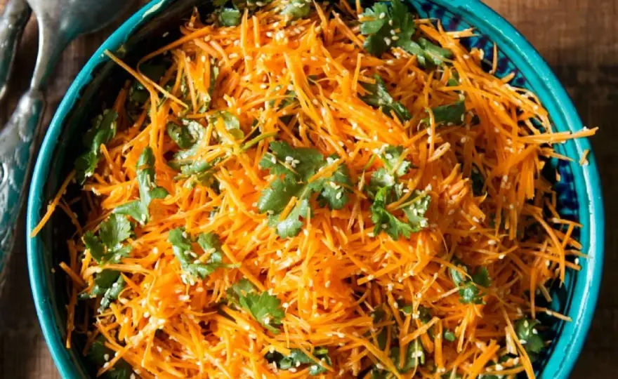 Eiskrautsalat mit Orange und Sesam - so gelingt er