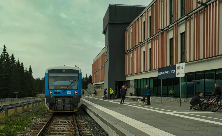 Najwyżej położona stacja kolejowa w Polsce - Jakuszyce czy Zakopane?
