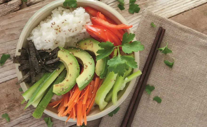 Vegane Sushi-Bowl - So gelingt das schnelle Rezept für den Alltag