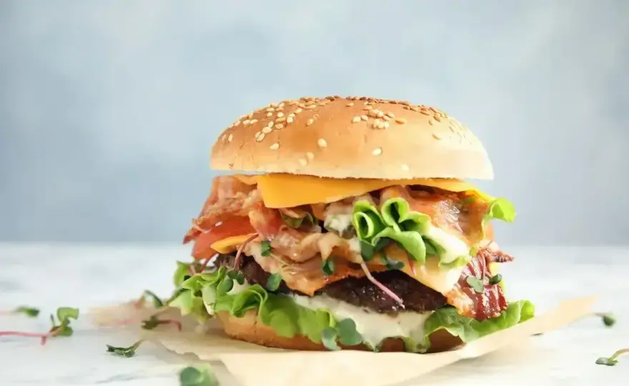 WieśMac - skład, kalorie i domowy przepis. Czy to burger dla Ciebie?