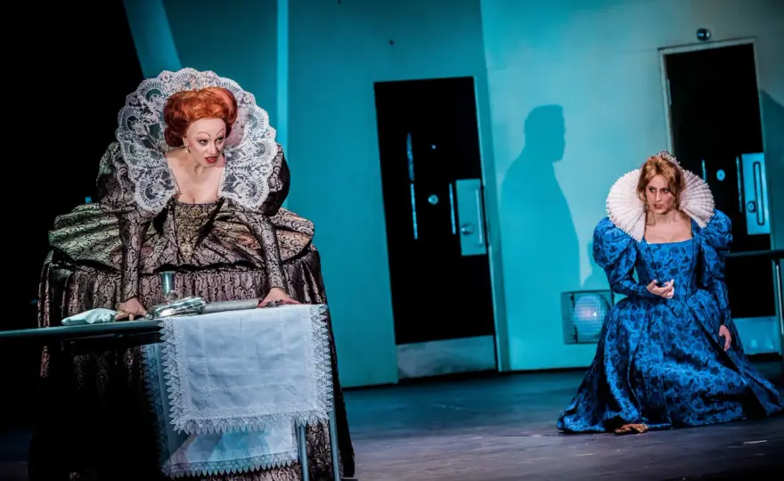 Maria Stuart - recenzja. Czy warto iść do Teatru Narodowego?
