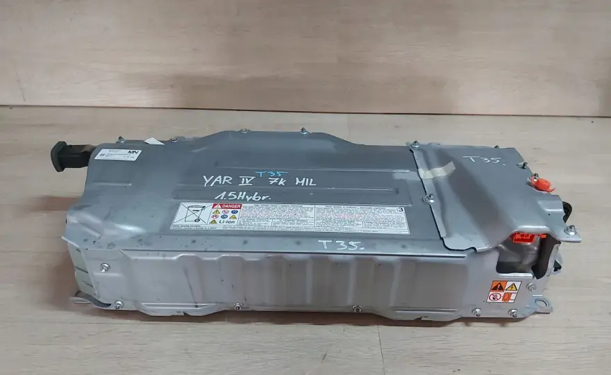 Bateria w hybrydzie Toyoty: Ile wytrzyma? Gwarancja do 10 lat!