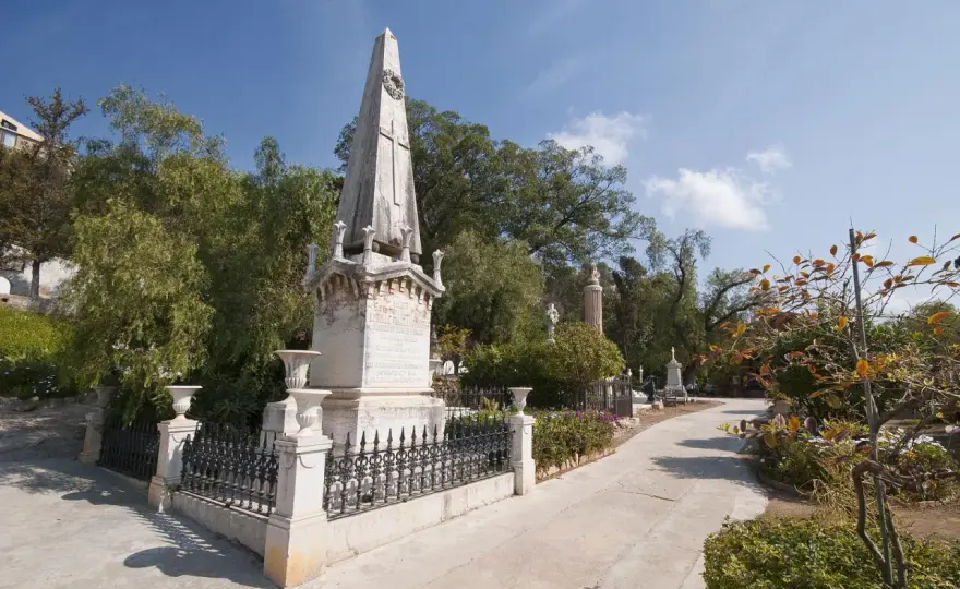 Cementerio Inglés de Málaga - Más que un jardín histórico