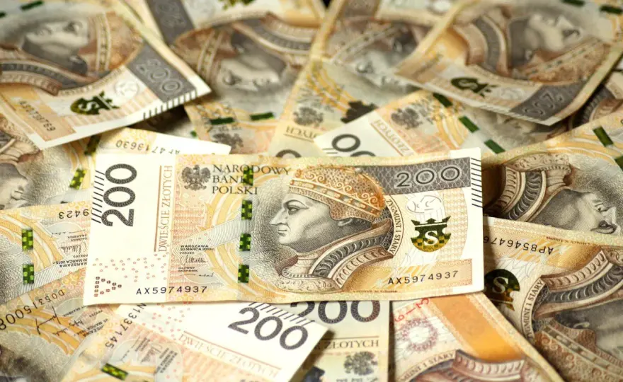 Sennik pieniądze i banknoty: Co oznacza gdy widzisz je we śnie