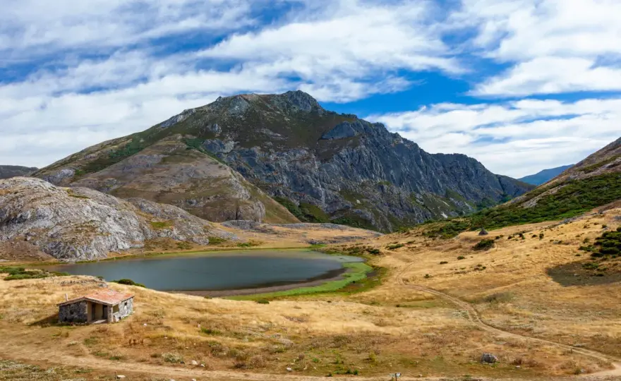 Lago Ausente - Tu guía para una escapada glaciar perfecta en León