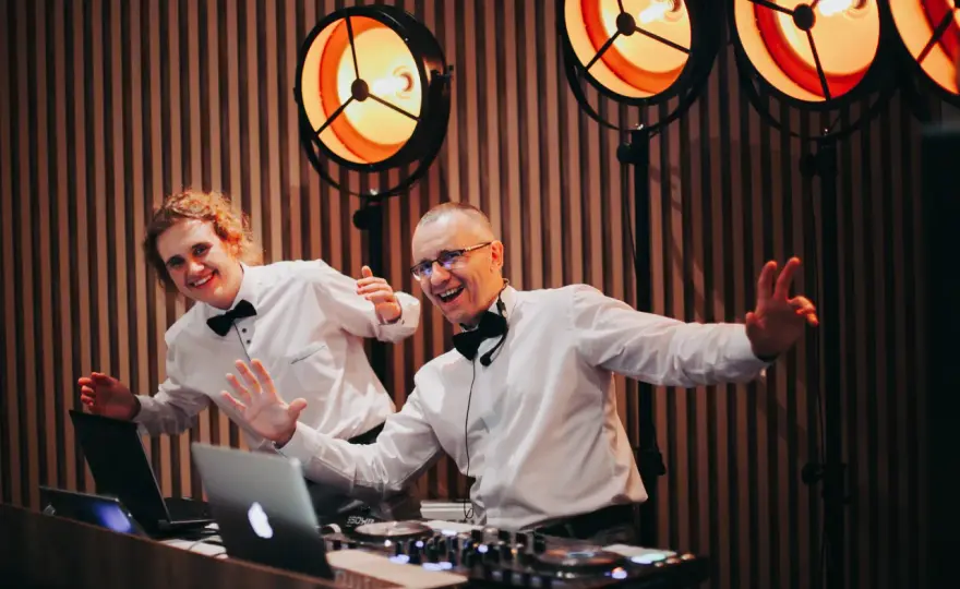 Ile kosztuje DJ na 40 urodziny? Ceny, które mogą zaskoczyć
