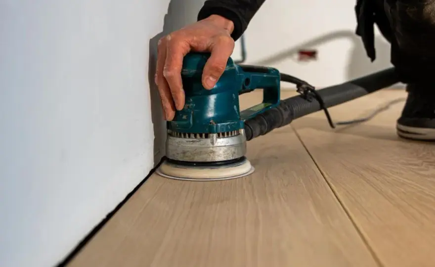 Levigare il parquet fai da te - Guida completa e costi reali