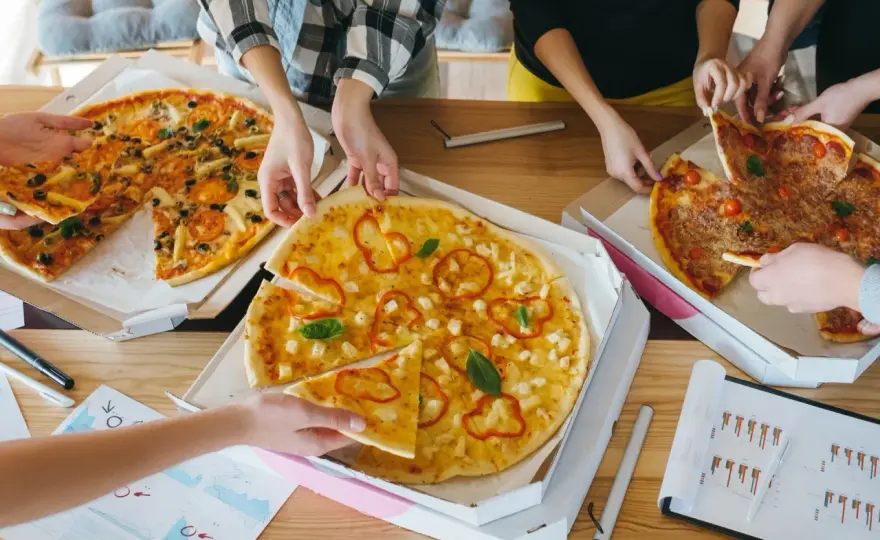 Jaką pizzę ma najmniej kalorii? Oto zdrowe opcje dla Ciebie