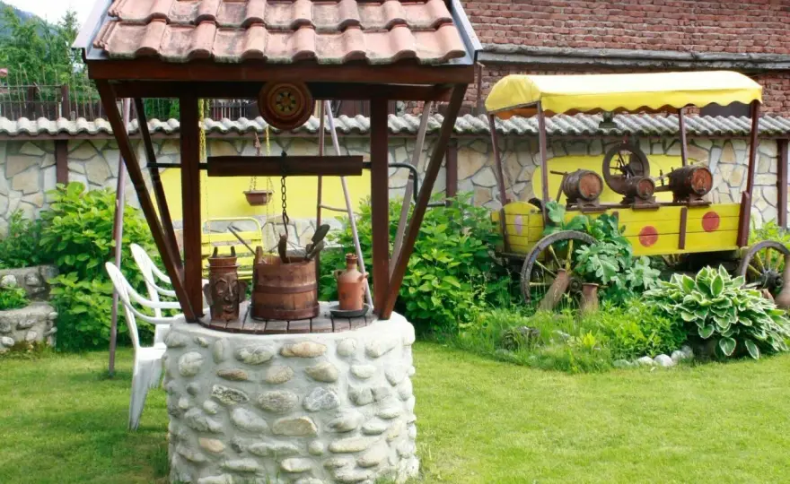 Obudowa studni z kamienia - Jak zrobić ją dobrze i ile kosztuje?