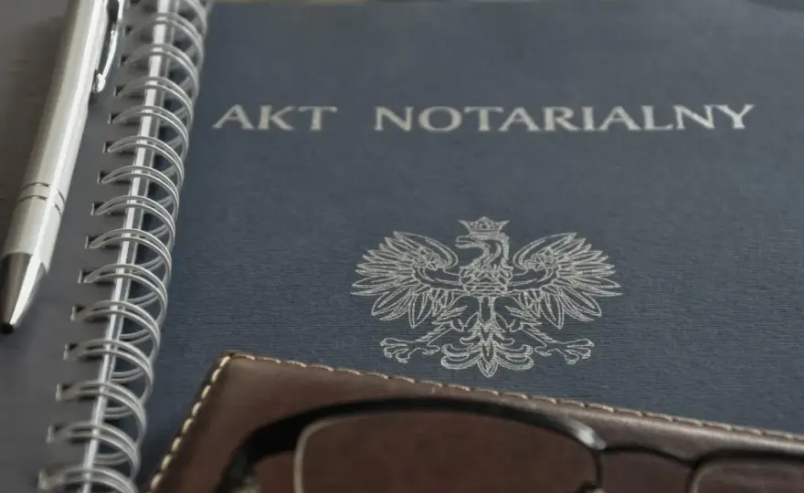 Jak zaksięgować akt notarialny zakupu nieruchomości bez błędów?