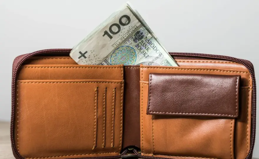 Czy zasiłek rehabilitacyjny wlicza się do emerytury? Sprawdź zasady