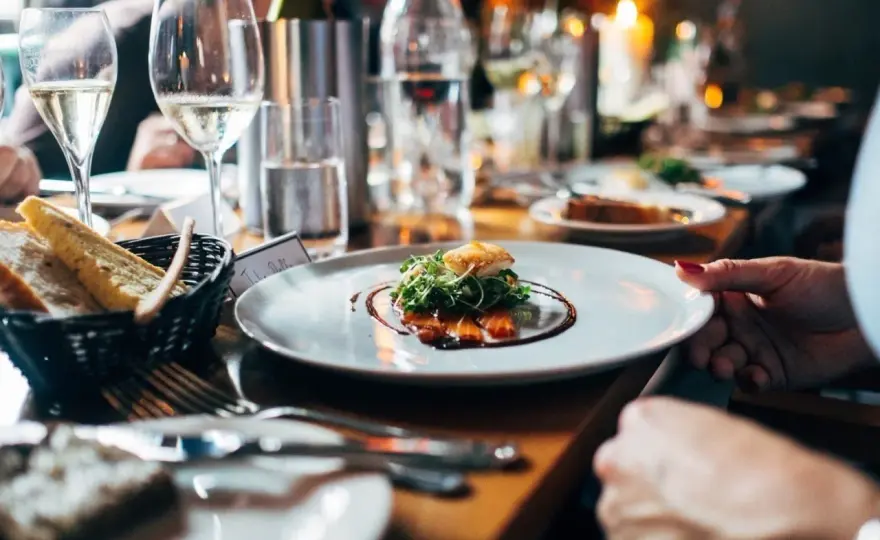 Gdzie zjeść w Nowym Sączu? Odkryj najlepsze restauracje i smaki