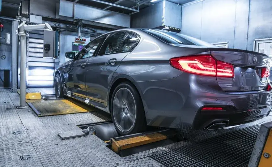 Jaki silnik w BMW G30 wybrać? Unikaj kosztownych błędów przed zakupem