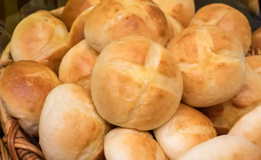 Prosty przepis na domowe bułki sojowe - szybkie i zdrowe pieczywo na co dzień