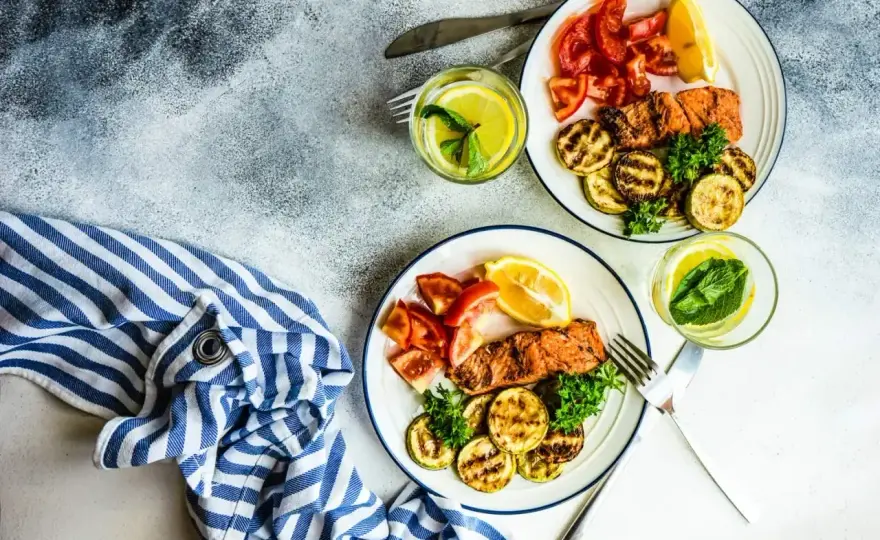 Dieta low carb bez chaosu - co jeść, jak zacząć i czego unikać