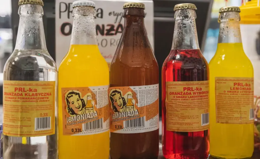 Nostalgiczne napoje lat 90, które pamiętasz z dzieciństwa