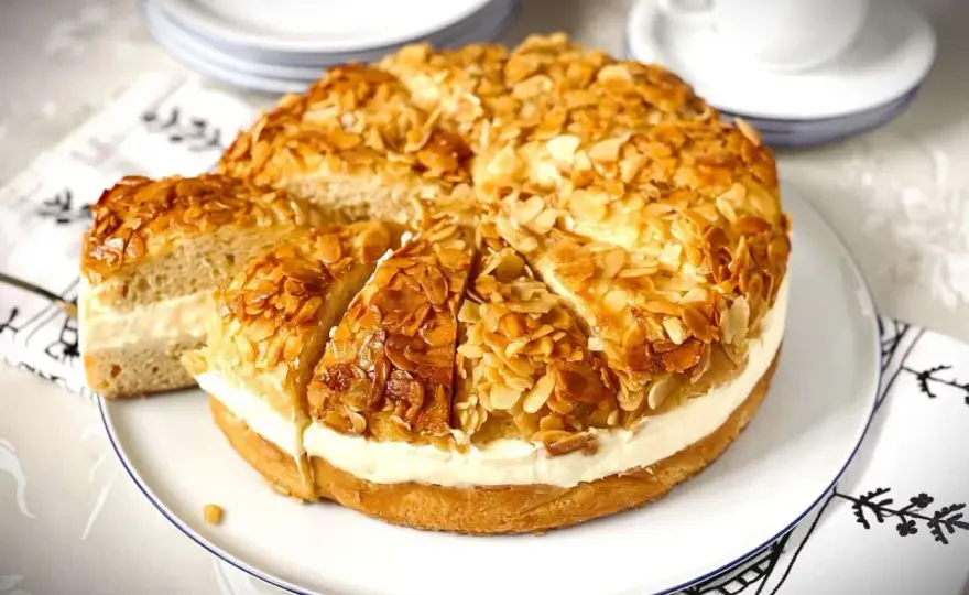 Bienenstich-Rezept - So bleibt die Creme fest und der Teig fluffig