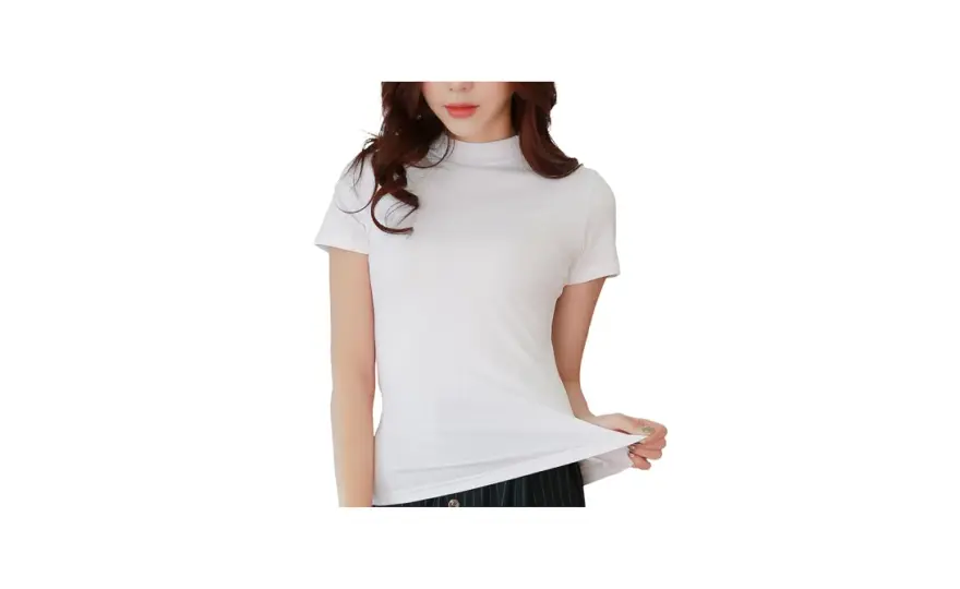 T-Shirts mit Stehkragen: Styling-Tipps & die schönsten Modelle