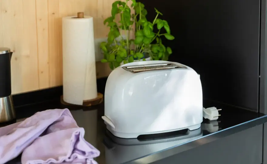 Toaster reinigen - so geht's sicher und gründlich