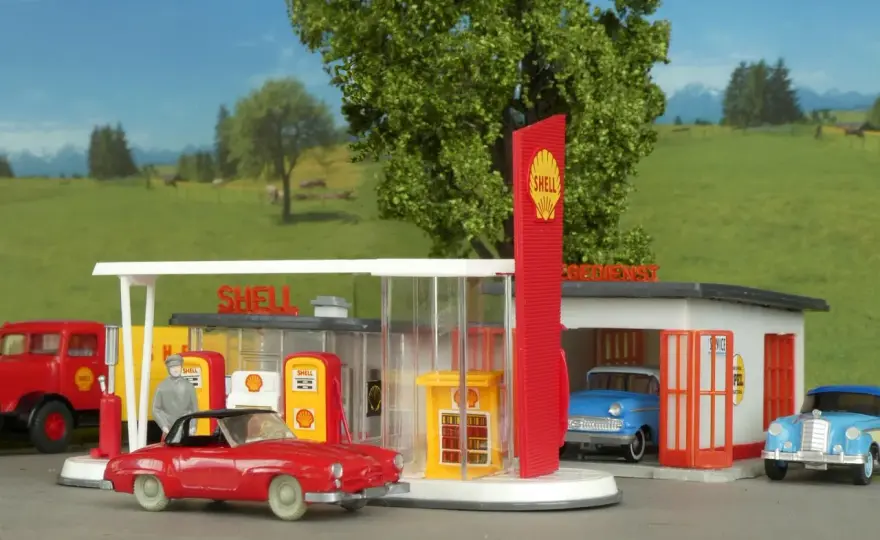 Stacje paliw z prysznicem - gdzie szukać i jak zaplanować postój