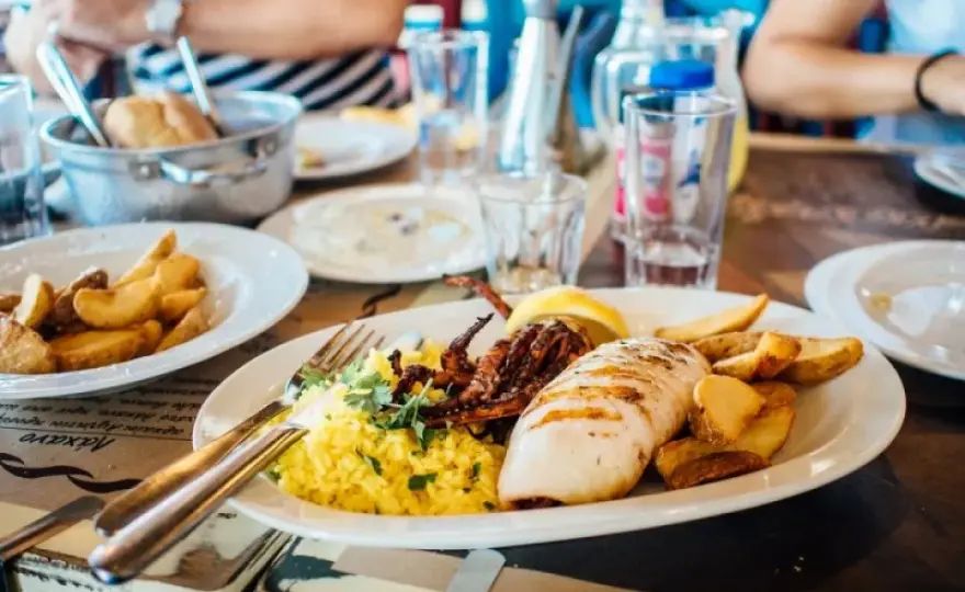Gdzie zjeść w Grzybowie? Odkryj najlepsze restauracje i smaki