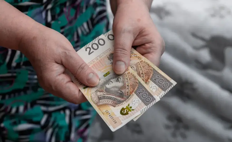 Zasiłek pielęgnacyjny - Kto dostanie 215,84 zł i jak złożyć wniosek?