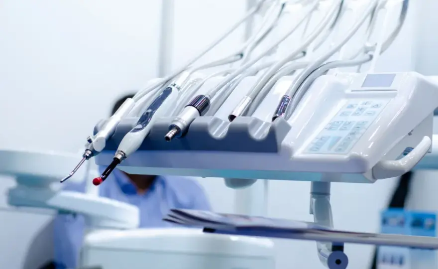 Jak pozbyć się odruchu wymiotnego u dentysty i czuć się komfortowo